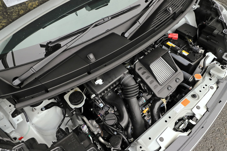 「ロッキー」にも搭載される1リッター直3ターボエンジン。98PSの最高出力と140N・mの最大トルクを発生する。