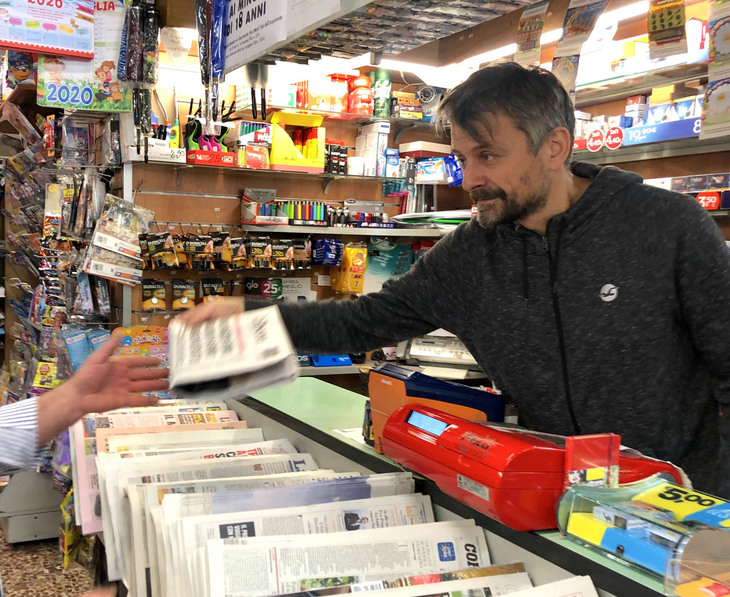 自動車税は一部のタバコ屋さんで納付可能だが、ゴミ税には未対応。