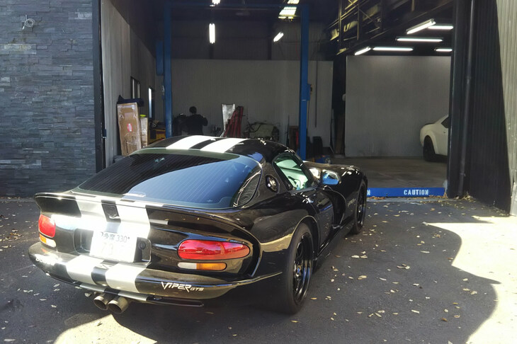 2022年11月19日、コレクションズに入院する「バイパー」の図。まだ退院してさほど時間はたっていないが、もうこの頃のクルマのクセを忘れつつある。人間も、ニワトリのことをとやかく言えませんな。