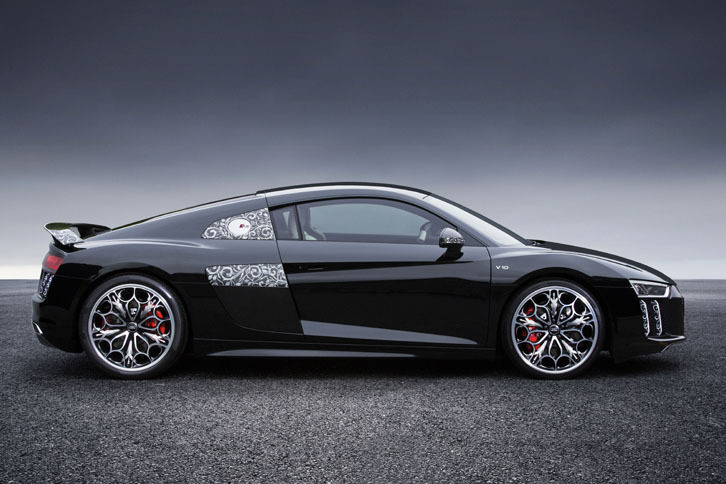 ボディーにはルシス王家の祈りの装飾模様である唐草模様が施される。