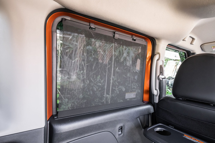 デリカミニTプレミアム（リアロールサンシェード）