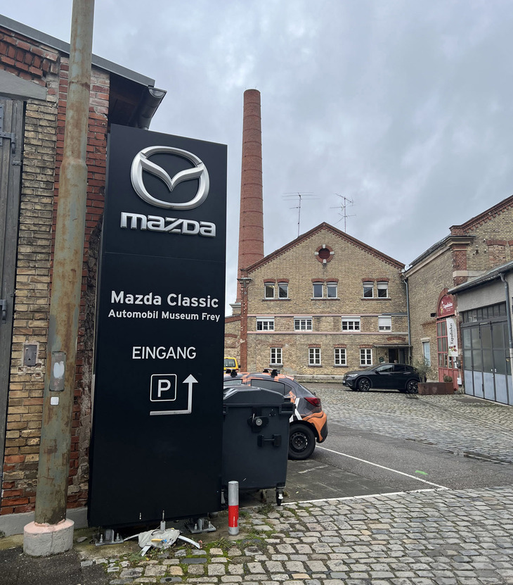 ドイツ・アウクスブルグにある「マツダ・クラシック・オートモビル・ミュージアム・フライ」は、ドイツ国内で長年マツダディーラーを営んできたフライ家による私設博物館。