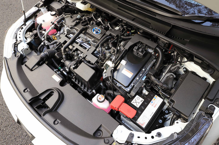 1.8リッター直4エンジンをベースとするハイブリッドユニット。システム最高出力は122PSで、WLTCモードの燃費は25.6km/リッター。