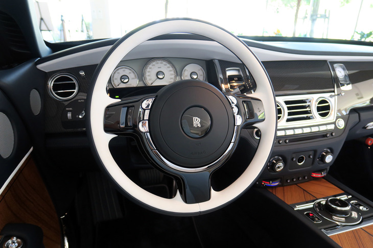 ロールス・ロイス・ベイサイド ドーン エアロカウリング（ステアリングホイール）