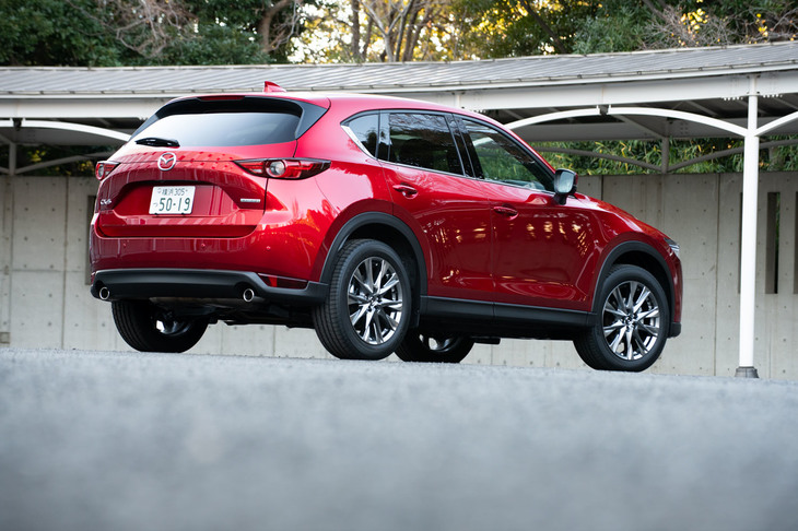 デビューから4年を経て、完成の域に達しつつある現行「CX-5」。それでもマツダは、フルモデルチェンジを迎えるまで改良を続けるのだろう。