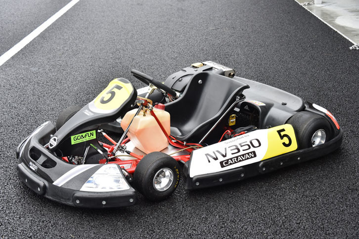 webCGチームに与えられたマシンがこちら。ゼッケンナンバーは5。なにかを暗示しているような……。