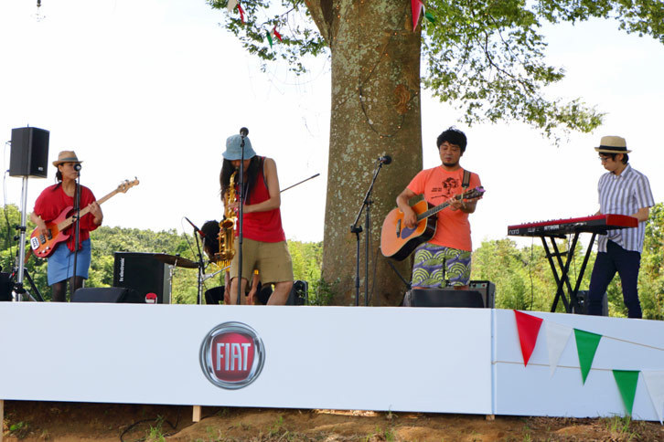 ステージでは、昨年も同イベントに参加したファンクバンド、K-106によるライブパフォーマンスも実施。会場を盛り上げた。
			 