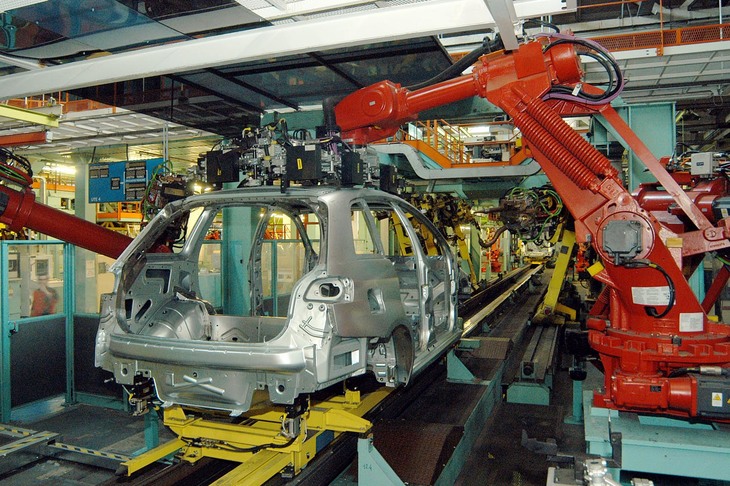 カッシーノ工場の一日あたりの生産キャパシティーは、およそ1000台。スピーディーかつ正確なオペレーションで組み立て作業が行われる。