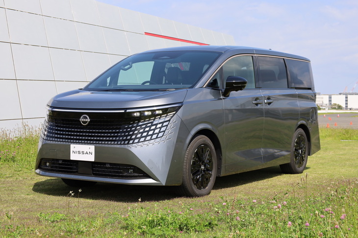 新型「エルグランド」は2026年夏に発売予定。16年ぶりのモデルチェンジという歴史的瞬間に立ち会える。