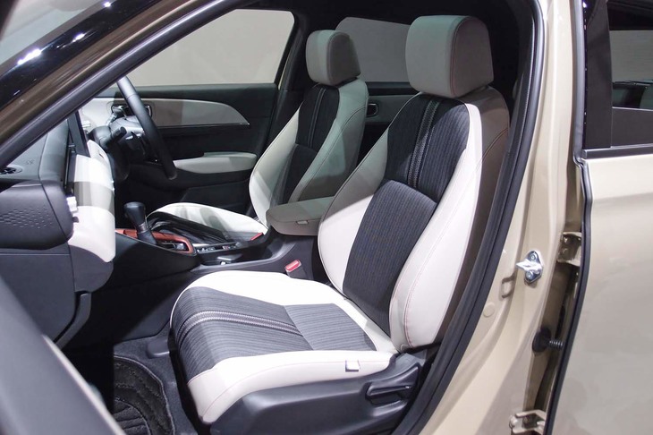 ホンダ・ヴェゼルe：HEV PLaY（フロントシート）