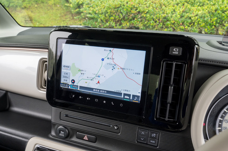 「全方位モニター付きメモリーナビゲーション」は18万7000円の有償オプション。携帯端末のミラーリング機能付きで、SDLのアプリにも対応している。