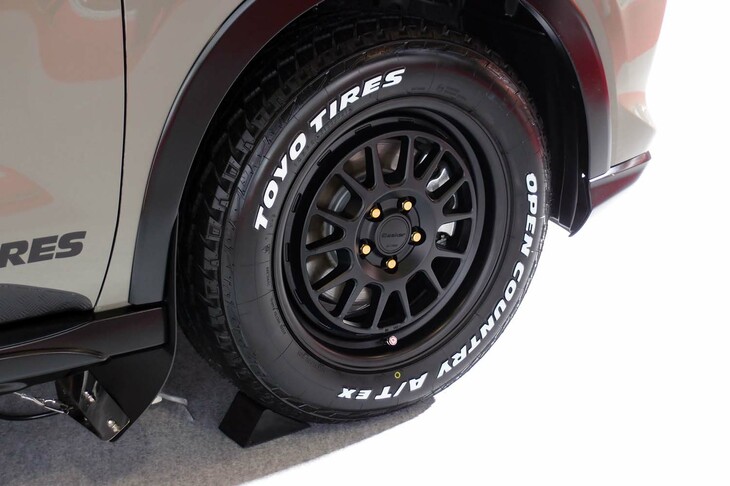 ダイハツ・ロッキー クロスフィールドver.（ワーク製16インチアルミホイール）