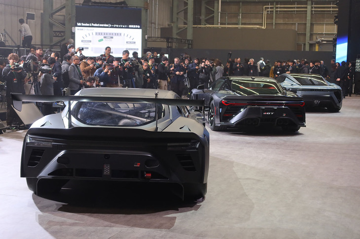 トヨタGR GT3（写真左手前）