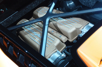 チタン製バルブを採用した5.2リッターV10エンジンは、最高出力640psを発生する。