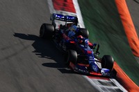 ドイツGPで3位に入ったダニール・クビアト（写真）。2017年を最後にレッドブルのドライバー枠から外れ、フェラーリでテストを担当。今季再びトロロッソに舞い戻ってきた25歳のロシア人だ。かつてはドライビング、気性とも荒さがあったが、落ち着いたレースのできるドライバーに成長。トロロッソのリードドライバーとして今季これまで33点をチームに献上している。鈴鹿でも入賞を目指す。（Photo=Toro Rosso）