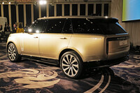 新型レンジローバー オートバイオグラフィーD300