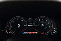 液晶表示のメーターパネルは、走行モードによりデザインや色使いが変化する。（写真をクリックすると表示バリエーションが見られます）