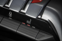 装備が自慢の「プジョー3008クロスシティー」発売の画像