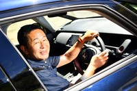 今回あらためて試乗してみて、土屋氏は「エアロの効果は50km/h程度でもハッキリ分かるね」と満足の様子。そこから高速道路の領域まで速度を上げていくと「フィットe:HEV Modulo X」の安定感はさらに印象的になると語る。