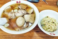 喜多方の「来夢」にていただいた、チャーシュー麺の半熟玉子乗せとミニ炒飯。長旅では、クルマだけじゃなく人間も燃料を補給しないとね。
