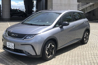 クロストラフィックアラートやクロストラフィックブレーキ、誤発進抑制システムなどに加え、同一車線内走行を支援する「ナビゲーションパイロット」を装備。充実した先進運転支援システムの採用も「ドルフィン」の自慢だ。