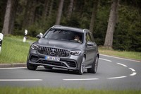 ハイパフォーマンスモデル「AMG GLC63 S 4MATIC＋」は、ハンドリングの正確性について向上が図られた。
