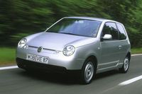 同グレード専用の軽量ボディ―に1.2リッターディーゼルエンジンを搭載した「ルポ3L TDI」。「3リッターの燃料で100km走れる」という燃費性能が特徴だった。