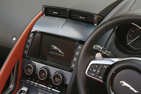 試乗車（2018年型）のモニターは8インチ。現在国内販売されている2019年型には、よりワイドは10インチサイズのモニターが搭載される。