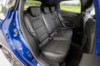 Bセグメントゆえに足元空間はそれなりに見えるが、前席下が大きく空いているのが「ルーテシア」の美点だ。