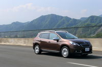 ボディーカラーは全6色の設定。ただし「ビアンカ・ホワイト」を除く5色については、3万2400円～5万4000円のオプションとなる。
    