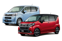 「ダイハツ・ムーヴカスタムRS“ハイパーSA II”」（手前）と「ムーヴX“SA II”」