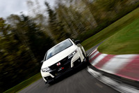 試乗の舞台はホンダの北海道・鷹栖プルービンググラウンド。ハンドリングコースはニュルブルクリンク北コースを再現している。