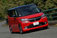 「ソリオ バンディット ハイブリッドMV」（FF車）の価格は182万5200円。ほぼ同等の装備を備えた「ソリオ ハイブリッドMZ」は184万1400円となっている。