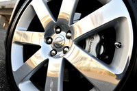 タイヤサイズは245/45ZR20。試乗車には「グッドイヤー・イーグルRS-A2」が装着されていた。ブレーキキャリパーは前後ともブレンボの4ピストン。