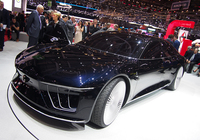 2015年のジュネーブでイタルデザイン・ジウジアーロが展示した、自律走行時代の自動車デザインを模索した「GEAコンセプト」。