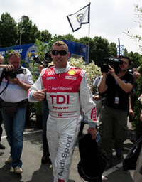 公開車検場に颯爽と登場したT・クリステンセン。