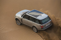 日本に導入される予定の2種類の5リッターV8エンジンは、自然吸気が最高出力375ps/6500rpm、最大トルク52.0kgm/3500rpm、スーパーチャージャー付きはそれぞれ510ps/6000-6500rpm、63.7kgm/2500-5500rpmを発生する。