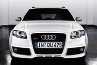 「アウディRS 4」に白と黒の特別仕様車の画像