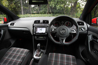 トランスミッションは、先代の5段MTから7段DSGへと改められた。