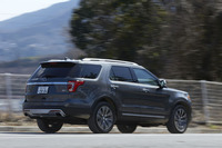 日本では2011年5月にデビューした、4代目「フォード・エクスプローラー」。現在販売されているのは、マイナーチェンジを経た後期型である。今回は、2016年3月に発売された、その最上級モデル「タイタニアム」をテストした。