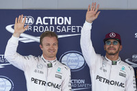 予選でフロントローを独占したハミルトン（右）とロズベルグ（左）のメルセデス勢は、オープニングラップで接触し2台そろってリタイア。2014年のベルギーGPでも起きた同士打ちへの対応に、チームは再び頭を悩ますことになりそうだ。（Photo=Mercedes）