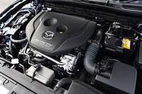 従来2.2リッターのみだったディーゼル車は、1.5リッターユニット（写真）を加えることで選択肢が広がった。ともに、静粛性を高めつつ、心地よいエンジンサウンドを追求したという。