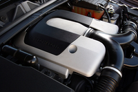 「SV8」の4.2リッターV8スーパーチャージャー付きエンジン。416ps、57.1kgmを発生する。