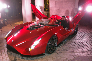 KEN OKUYAMAがワンオフのスーパーカー「kode57 Enji」を披露