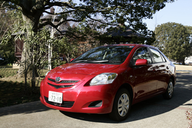 【スペック】全長×全幅×全高＝4300×1690×1460mm/ホイールベース＝2550mm/車重＝990kg/駆動方式＝FF/1リッター直3DOHC12バルブ（71ps/6000rpm、9.6kgm/3600rpm）/価格＝132万3000円（テスト車＝138万6000円）