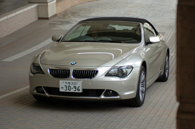 【スペック】全長×全幅×全高＝4830×1855×1360mm／ホイールベース＝2780mm／車重＝1940kg／駆動方式＝FR／4.4リッターV8DOHC32バルブ（333ps/6100rpm、45.9kgm/3600rpm）／車両本体価格＝1118万2500円（テスト車＝同じ）