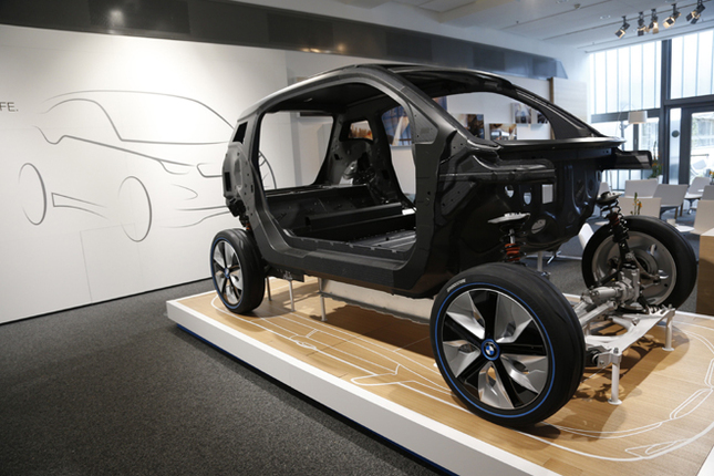 正式デビューが近づいている「BMW i3」。CFRPとアルミからなる革新的なボディーを持つ。