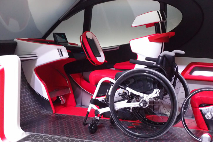 トヨタ車体LCVアスレチックツアラー コンセプト（前席）