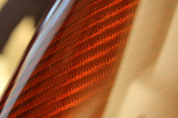 パガーニ・ウトピア ロードスター（ボディーパネルに見られるカーボン地）