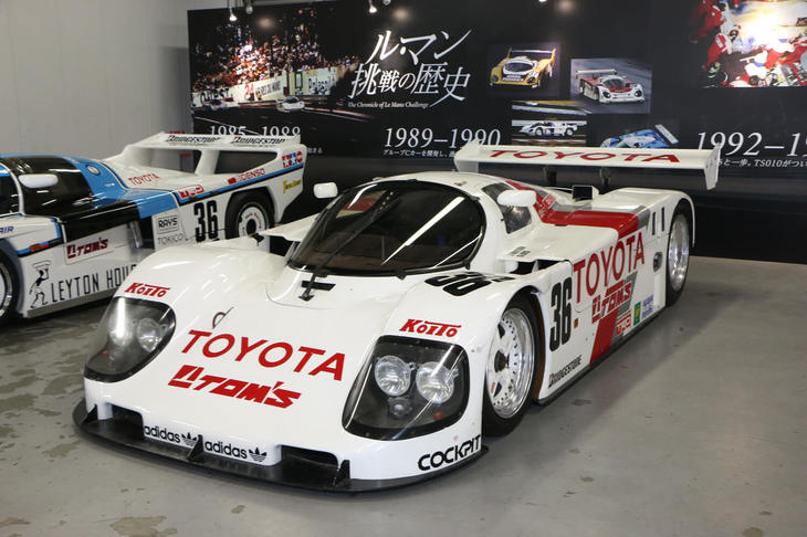 1990年から1991年にかけて各レースに投入された「トヨタ90C-V」（36号車）。ドライバーは関谷正徳、小河 等、ジェフ・リースの3人で、1990年のルマンでは6位に入った。全日本スポーツプロトタイプカー耐久選手権（JSPC）、世界スポーツプロトタイプカー選手権（WSPC）でも活躍。3.2リッターのV8 DOHCエンジンを搭載し、最高出力800psを発生した。